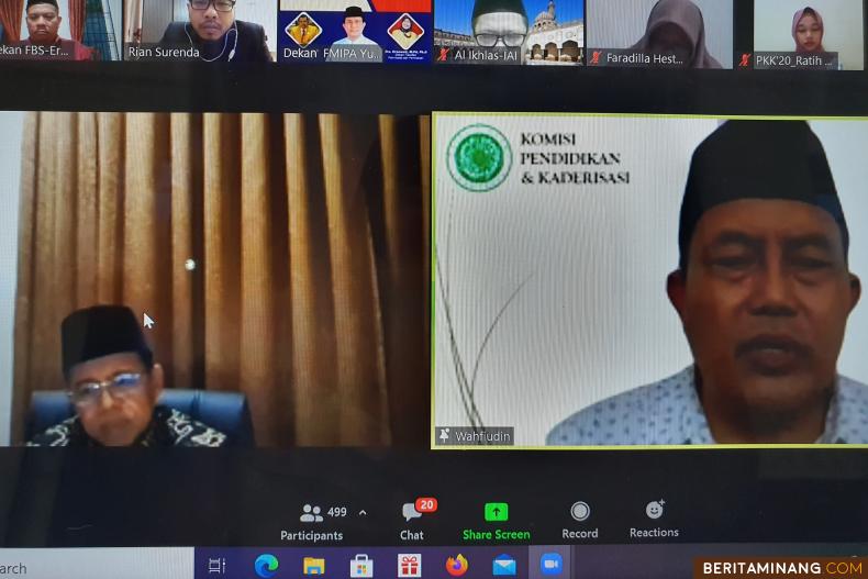 Rektor UNP Prof. Ganefri, Ph.D. bersama Ustaz KH Wahfiudin Sakam, S.E., M.B.A. yang juga Ketua Komisi Pendidikan dan Kaderisasi Majelis Ulama Indonesia ketika Subuh Mubaraqah Universitas Negeri Padang, Jumat (19/3) secara virtual.