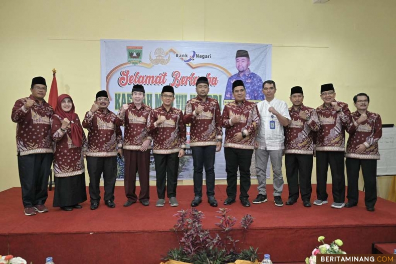 Plt Gubernur Sumbar, Audy Joinaldy bersama kafilah Sumbar dalam ajang MTQ antaraparatur sipil negara (ASN) di Palangkaraya, Kalimantan Tengah.Foto: Biro Adpim Sumbar