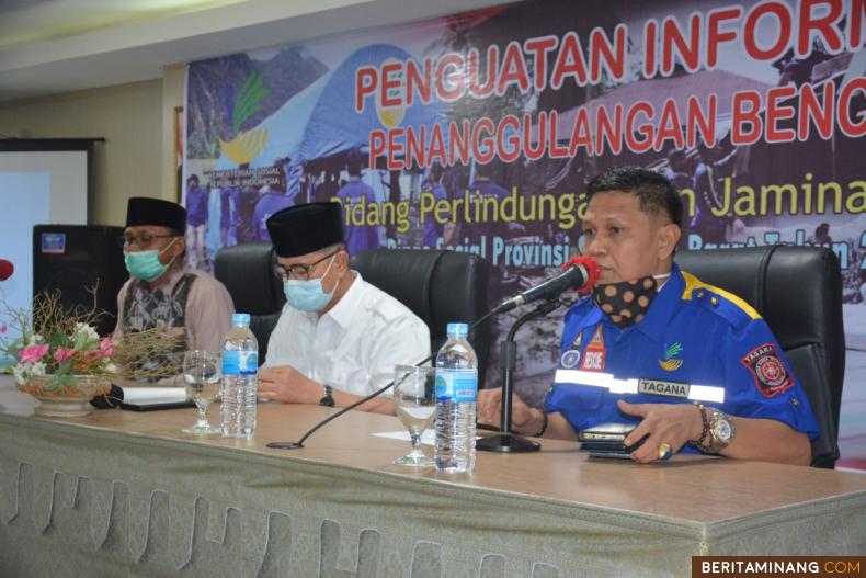 Wagub Nasrul Abit saat acara Tagana Sumbar bersama Kadis Sosial Sumbar Jumaidi, Kabid Linjamsos (Perlindungan Jaminan Sosial) Dinsos Sumbar, Irwan Basir. Foto Humas Sumbar