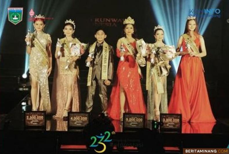 Suasana penobatan pada ajang Grand Model Indonesia 2022 di Whiz Prime Hotel Kelapa Gading, Jakarta. Foto: Kominfo Padang Panjang