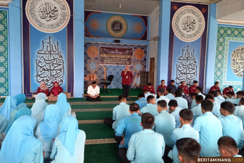 Sosialisasi Pilkada serentak yang dilaksankan PPK Latina di Mushalla  SMK 4 Payakumbuh,jumat (25/10). Foto : Dok Do