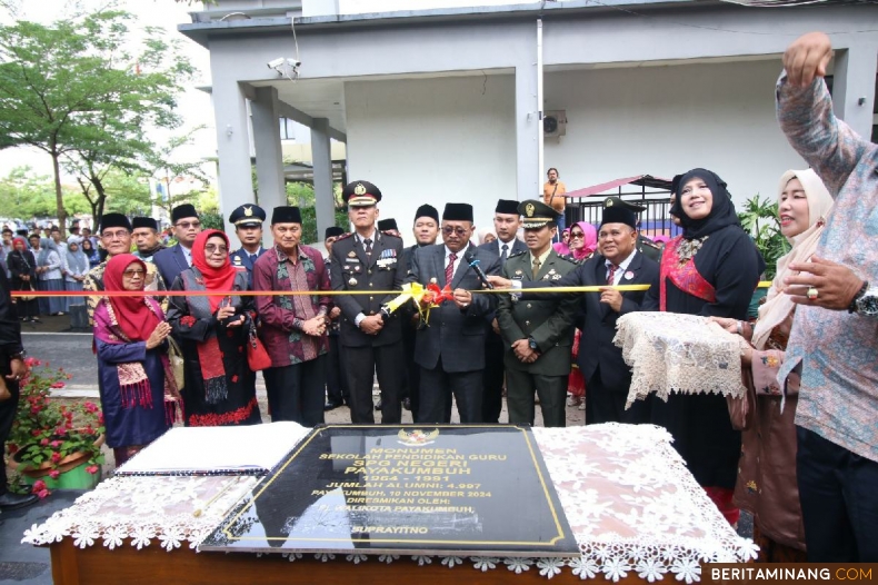 Tugu  Monumen Sekolah Pendidikan Guru Diresmikan Pada Peringatan Hari Pahlawan 2024