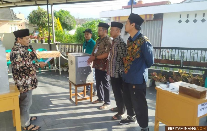 Suasana persiapan pemilihan ketua RT 14 Komplek Perumahan Sago Residence, Kelurahan Ngalau Kota Padang Panjang, Ahad (5/12/2023). Foto: Kominfo Padang Panjang