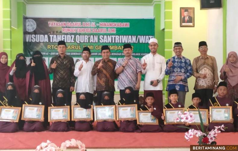 Wabup Rudi Hariyansyah saat hadiri wisuda Tahfidz di Rumah Tahfidz Daarul Ilmi di Kecamatan Ranah Pesisir, Pesisir Selatan, Minggu (12/2/2023). Foto: Kominfo Pessel