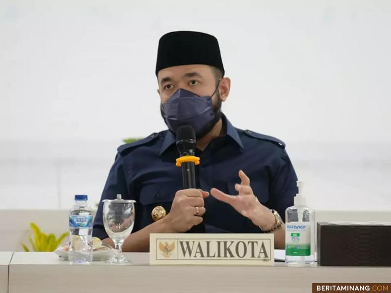 Wali Kota, H. Fadly Amran, BBA Datuak Paduko Malano.