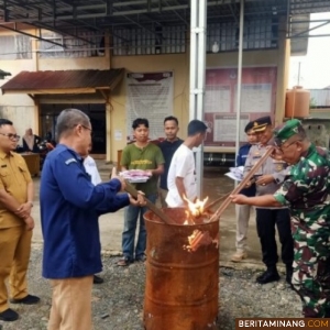 Alasan Rusak atau Berlebih, KPU Dharmasraya Musnahkan Surat Suara