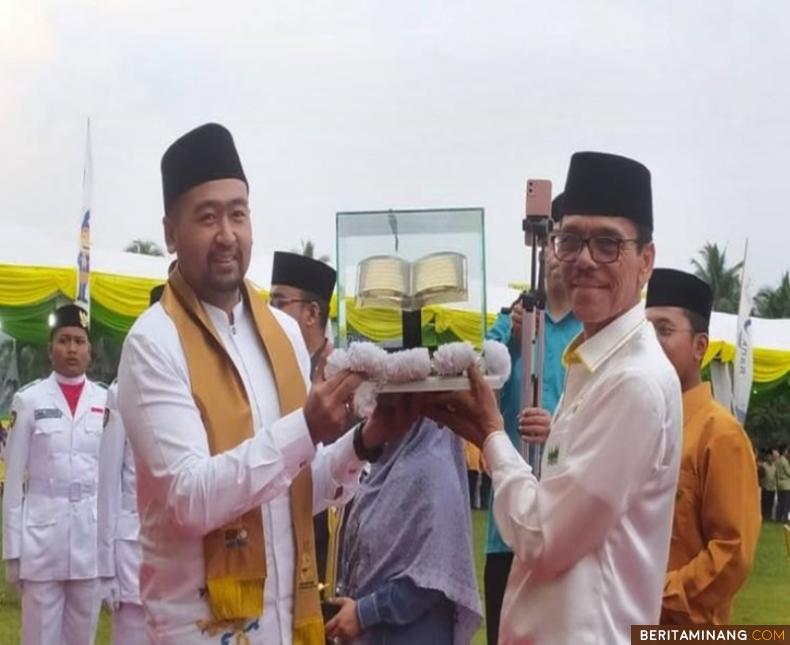 https://www.beritaminang.com/photos/foto/foto-bupati-lima-puluh-kota-terima-piala-juara-mtq-tingkat-provinsi_foto4_040324070924.jpeg