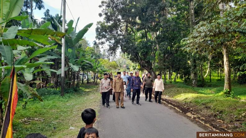 https://www.beritaminang.com/photos/foto/foto-jj-dt-gadang-saat-memasuki-lokasi-festival-tambua-tasa-di-koto_foto1_260623065842.jpeg