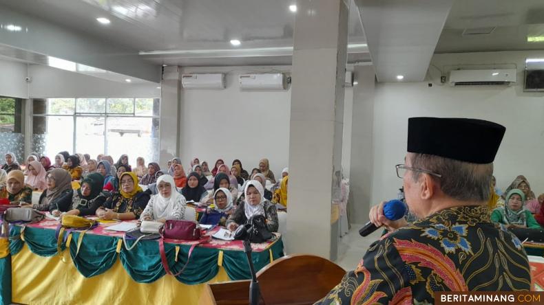 https://www.beritaminang.com/photos/foto/foto-jj-dt-gadang-saat-membuka-sosialisasi-legalitas-produk-di-lubuk_foto1_210623083722.jpeg