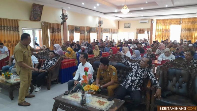 https://www.beritaminang.com/photos/foto/foto-kadis-kop-ukm-sumbar-saat-memberikan_foto4_080224092255.jpeg