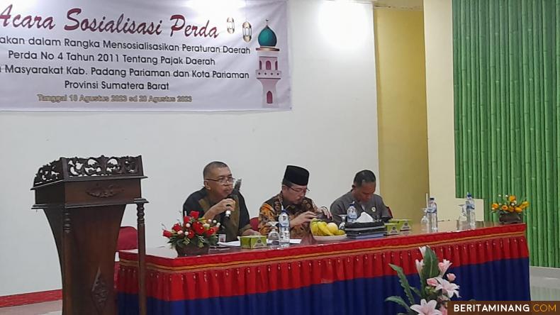 https://www.beritaminang.com/photos/foto/foto-kepala-samsat-pariaman-saat-berikan-materi-sosper-pajak_foto3_180823074247.jpeg