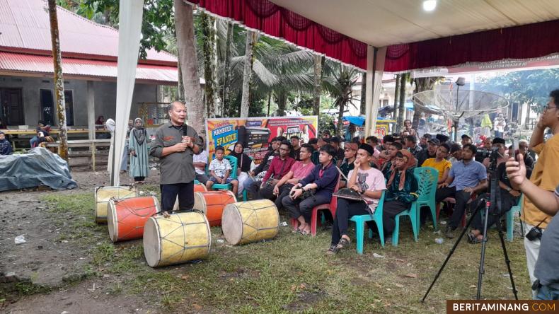 https://www.beritaminang.com/photos/foto/foto-kepala-taman-budaya-sumbar-sampaikan_foto1_260623070746.jpeg