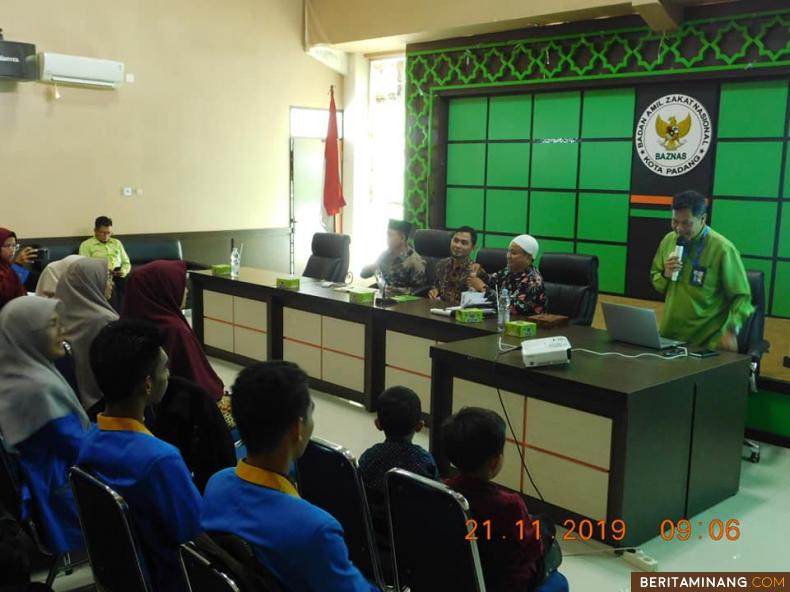 Sebanyak 31 Mahasiswa IAIN Batusangkar Jurusan Zakat dan Wakaf belajar di Baznas Padang, Kamis, 21 November 2019. Begini foto-foto kunjungan. Humas Baznas Padang