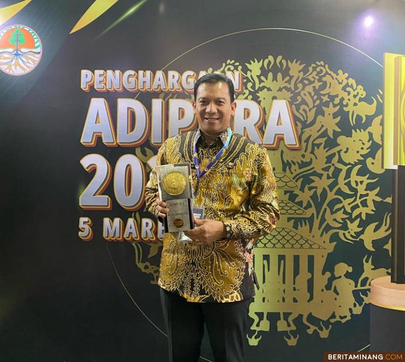 https://www.beritaminang.com/photos/foto/foto-pj-wako-padang-panjang-perlihatan-piala_foto4_060324031445.jpeg