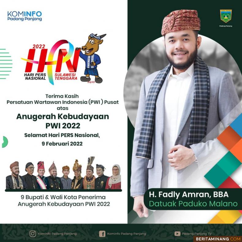 KENDARI - Wali Kota Padang Panjang, H. Fadly Amran, BBA Datuak Paduko Malano resmi menerima Anugerah Kebudayaan Persatuan Wartawan Indonesia (AK-PWI) 2022, Rabu (9/222/20). Ini adalah kado terindah bagi dirinya yang hari ini juga berulang tahun yang ke-34 bertepatan dengan Hari Pers Nasional (HPN). Penyerahan penghargaan dari PWI Pusat ini, dilakukan simbolis secara virtual oleh Presiden Joko Widodo dari Istana Negara yang membuka peringatan HPN yang diselenggarakan di Kota Kendari, Sulawesi Tenggara.