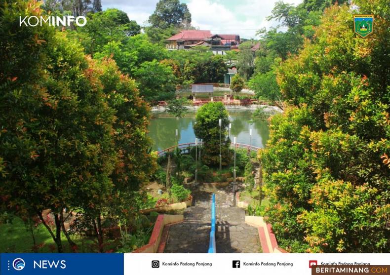 TAMAN SERAMBI HIJAU - Lokasinya di Rest Area Silaiang Bawah, Padang Panjang. Nyaman untuk bermain anak anak. Mudah menuju ke tempat ini. Cukup turun dari parkiran bus angkot di res area. Menuruni anak tangga ke bawah di sela sela tumbuhan bunga hias. Kita akan merasakan di alam yang tertata dengan rapi. Foto Kominfo Padang Panjang