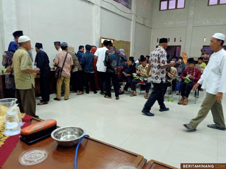 https://www.beritaminang.com/photos/foto/foto-suasana-buka-bersama-usai-sosper-di-kayu_foto2_230422072503.jpeg