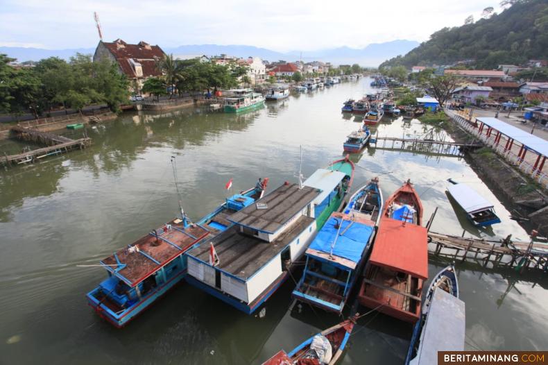 KAWASAN MUARO PADANG - Suasana pagi di kawasan kota tua Muaro Padang, Padang, Sumbar, Selasa (14/01/2020). Foto Adi Prima