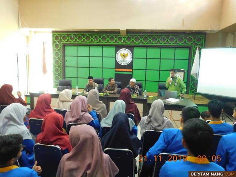 Sebanyak 31 Mahasiswa IAIN Batusangkar Jurusan Zakat dan Wakaf belajar di Baznas Padang, Kamis, 21 November 2019. Begini foto-foto kunjungan. Humas Baznas Padang