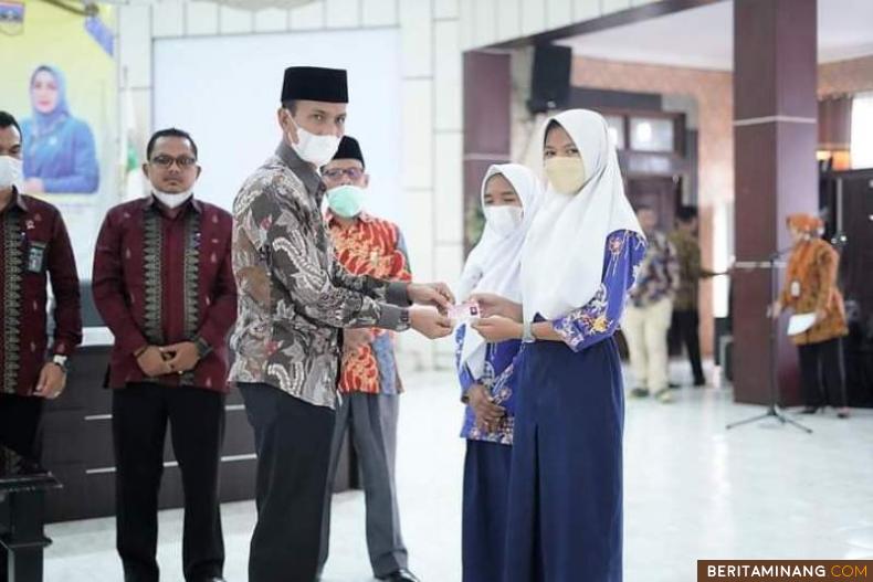 Padang Aro - H. Khairunas S.IP., M.Si, dan Ir. H. Yulian Efi, MM merupakan pasangan bupati dan wakil bupati Solok Selatan periode 2021-2024 yang dilantik oleh Gubernur Sumatera Barat pada tanggal 26 April 2021 yang lalu. Tepat pada hari, Selasa 26 April 2022, genap sudah satu tahun masa kepemimpinan dua putra terbaik Solok Selatan ini.